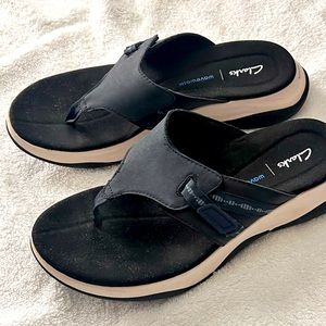 CLARK’s size 8 navy blue sandals